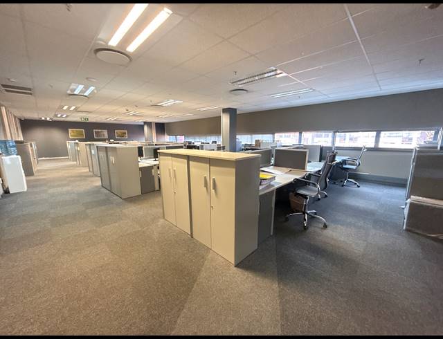 945M² OFFICE TO LET IN PARKTOWN